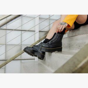 Dr. Martens Women's Sinclair Bootie in Black.   Sz: 6